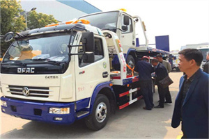 海南汽车道路救援拖车价格